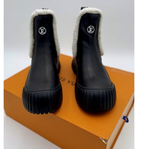 EUC-Louis Vuitton Black Shearling-Lined Chelsea Ankle Boot - 39/8.5 - Picture 11 of 12